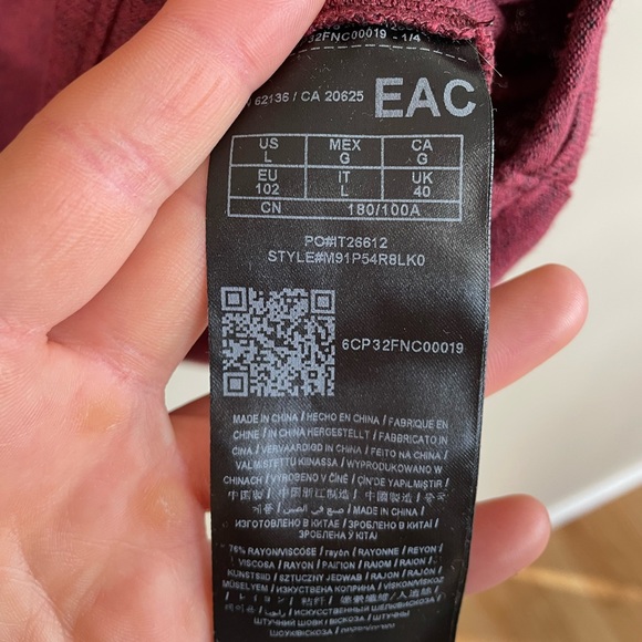 Guess Tshirt - Picture 2 of 3